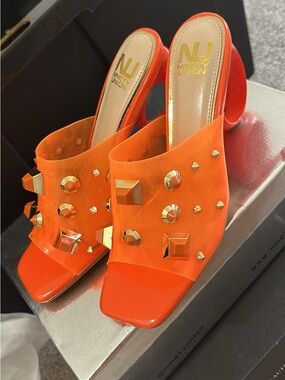 New with box NU slide heel